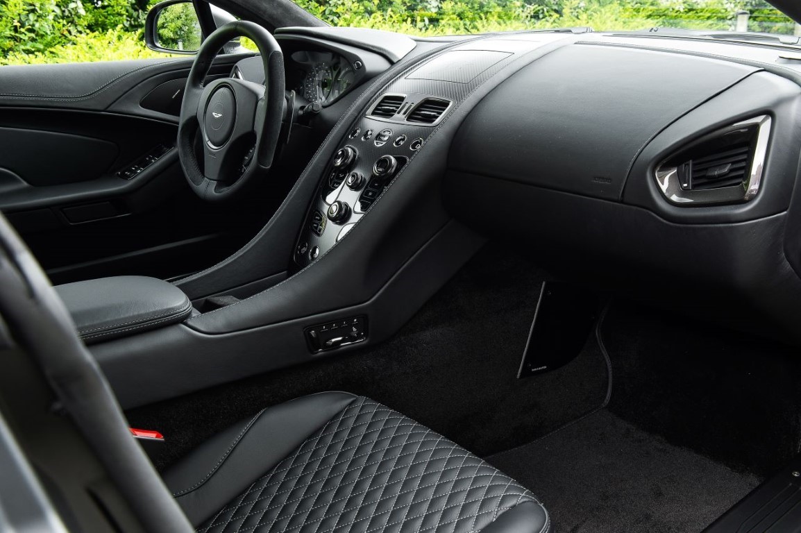 Aston Martin Vanquish 5.9 V12 Touchtronic III